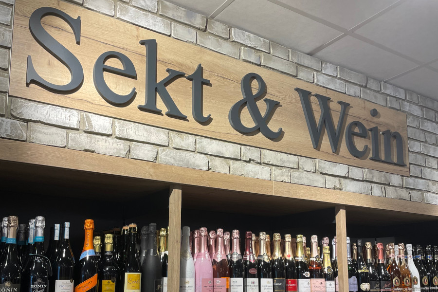 Sekt und Wein Abteilung Sekt und Wein Abteilung